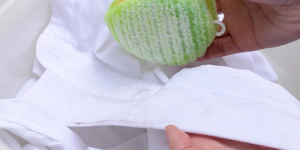 How to clean up the yellowed collar?