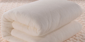 What material is the best for the quilt core?  How to wash the quilt core if it is dirty?
