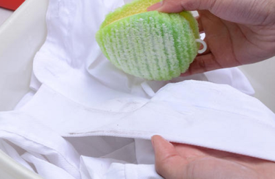 How to clean up the yellowed collar?
