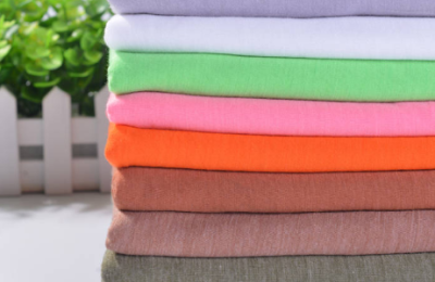 What are the advantages and disadvantages of knitted fabrics?